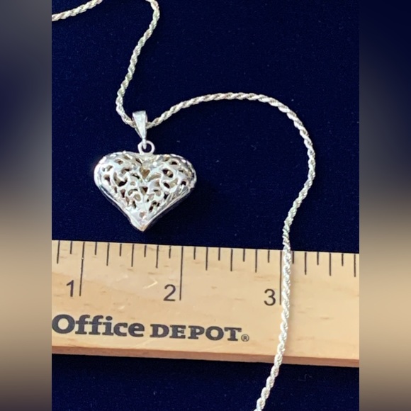 Sterling Heart Pendant Filigree Cut Out Puffy Scrolling Signed SU 925 Vintage - Picture 9 of 10